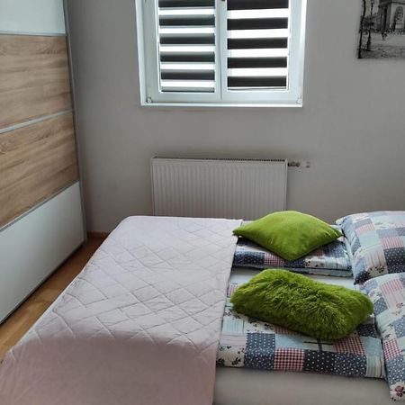 Lalina Apartment Лицен Екстериор снимка