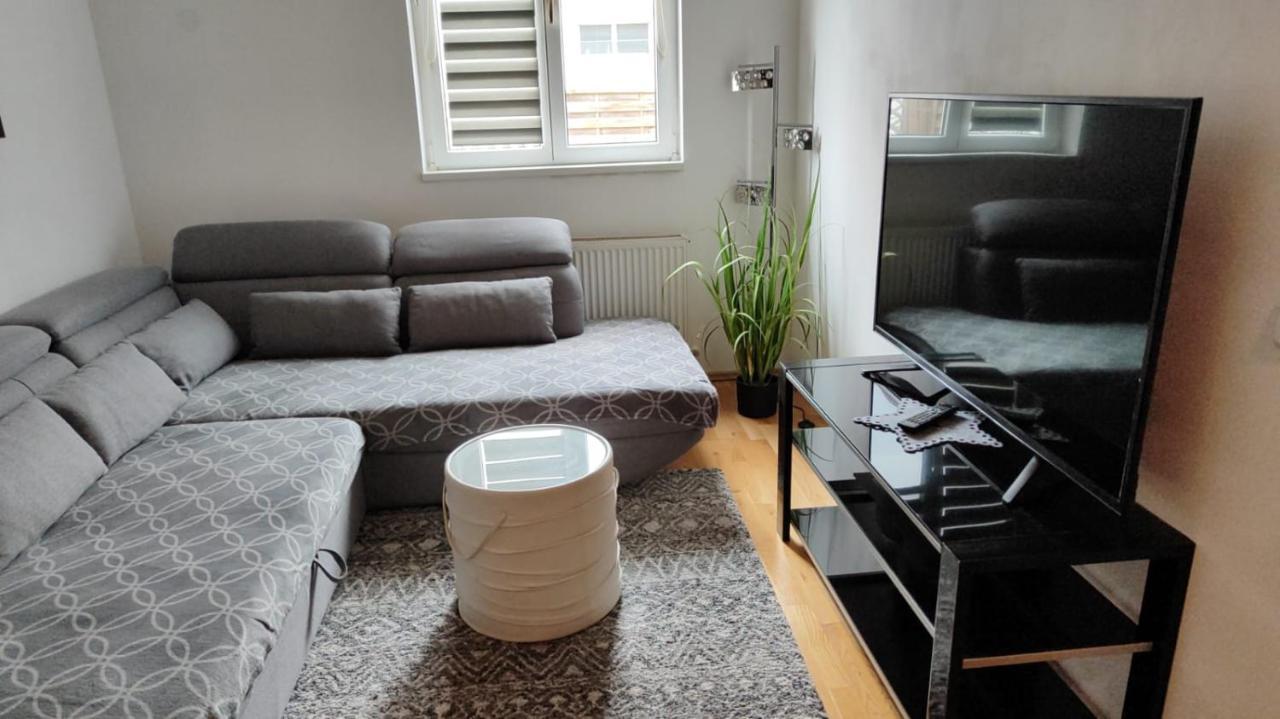 Lalina Apartment Лицен Екстериор снимка